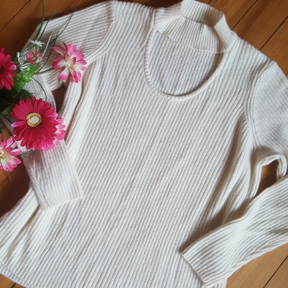 🔥Kenzie 🔥Choker Cut-out Mock Turtleneck Scoop Sweater Ivory💕